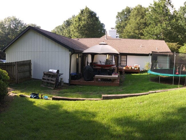 Building Photo - 8501 Buckthorn Dr