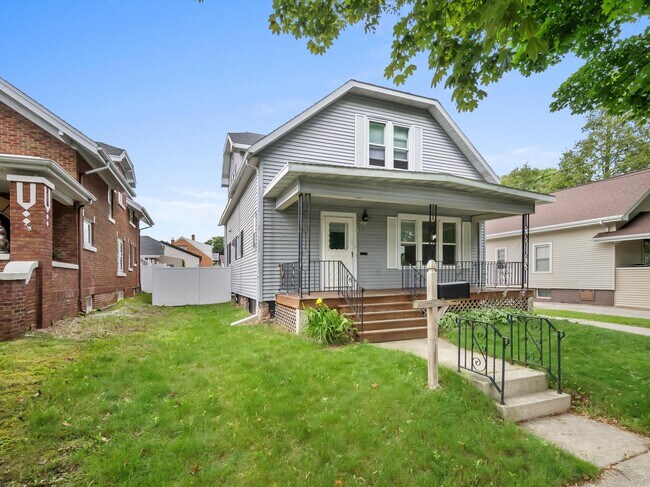 Building Photo - 1016 Philippen St