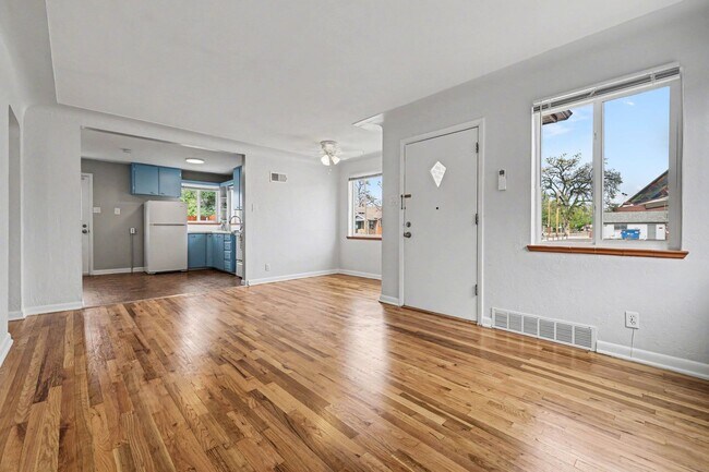 Foto del edificio - Platte Park Charmer with Sunny Spaces, Cool AC & a Private Backyard Retreat