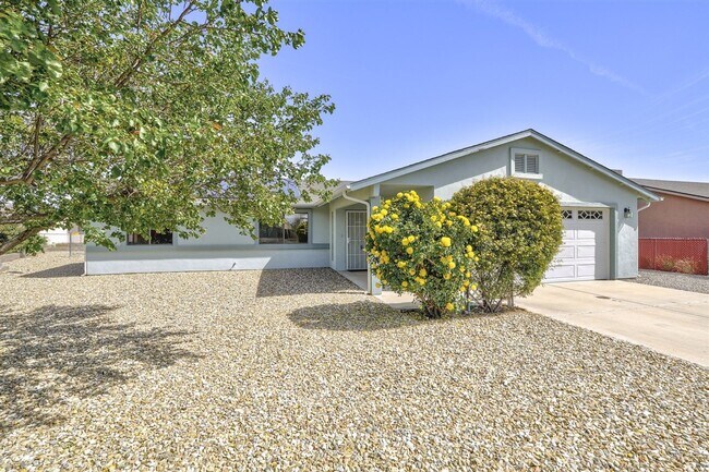 Foto del edificio - Home With 2 En-Suite Bedrooms in Prescott Valley