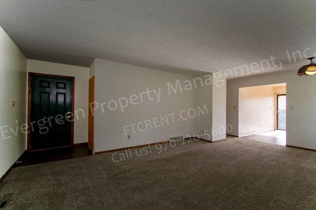 Building Photo - 704 Ponderosa Dr