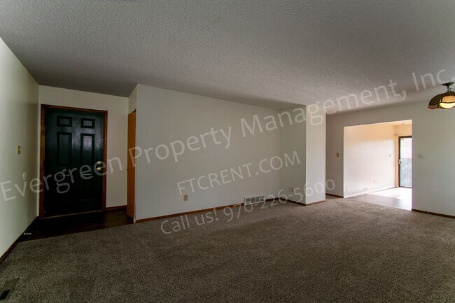 Foto del edificio - 704 Ponderosa Dr
