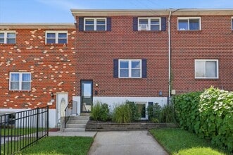 Building Photo - 438 W Chestnut St