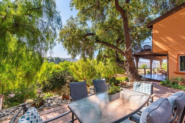 Foto del edificio - 5734 Fairview Pl