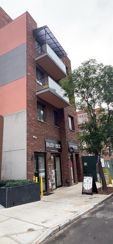 Foto principal - 35-20 Leavitt St