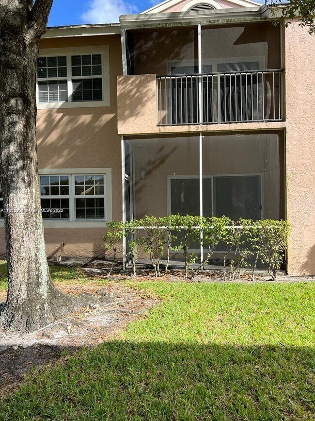 Foto del edificio - 620 Cypress Club Way