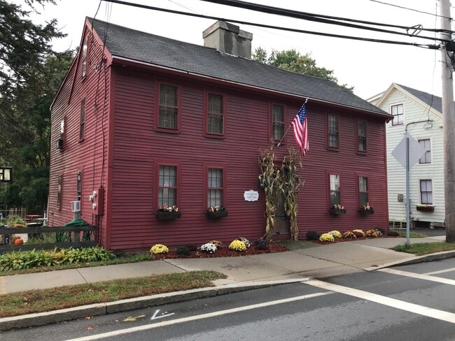 John Brewer House in Autumn - 82 High St