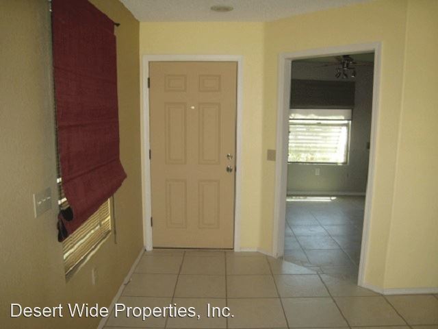 Building Photo - 3 br, 2.5 bath House - 1462 W. ELGIN ST