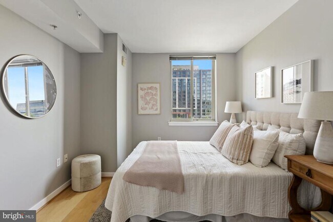 Foto del edificio - 1000 New Jersey Ave SE