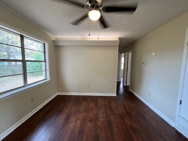 Foto del edificio - Renovated 3 Bedroom 1 Bath Home for Rent!!