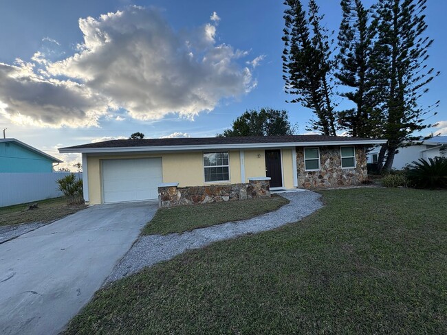 Building Photo - Spacious 2/2 with a garage!