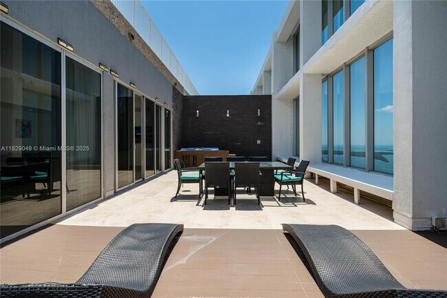 Foto del edificio - 495 Brickell Ave