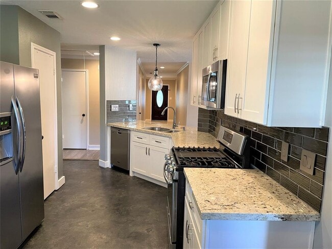 Building Photo - 15122 Red Cedar Cove Ln