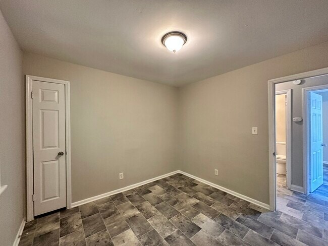 Building Photo - 1713 Longleaf Dr
