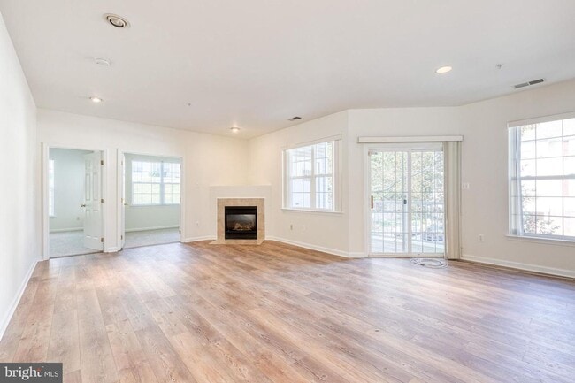 Building Photo - Spacious 2-bedroom 2 Bath condo in New Town