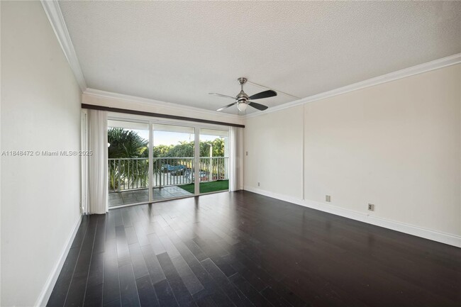 Foto del edificio - 100 Lakeview Dr
