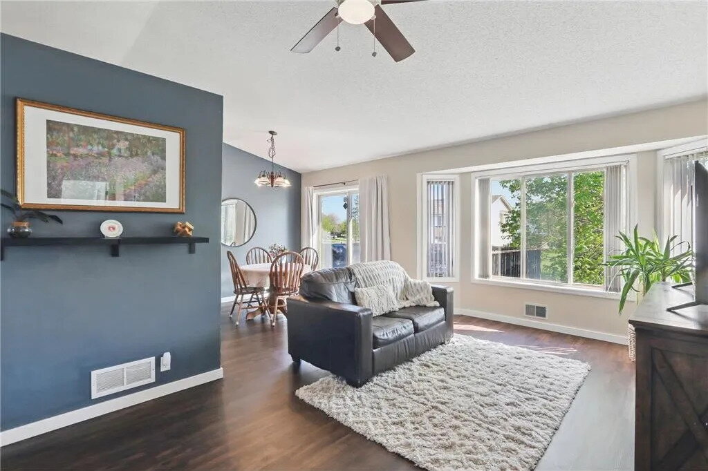 Foto del edificio - "Charming 3-Bed Minneapolis Retreat with 2 Full Baths & Spacious 2040 Sq Ft Layout!"