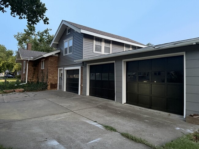 Building Photo - 1100 S 9th St