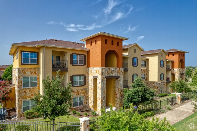 Building Photo - Fairway Landings at Plum Creek