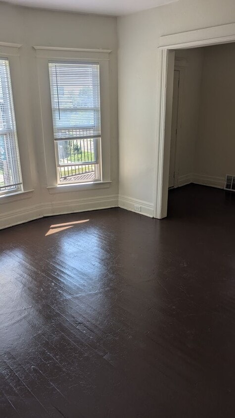 Building Photo - Euclid 2