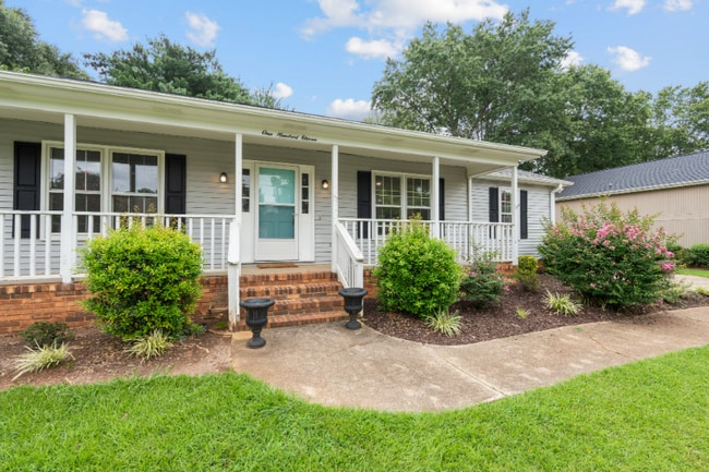 Photo - 111 Ticonderoga Dr House