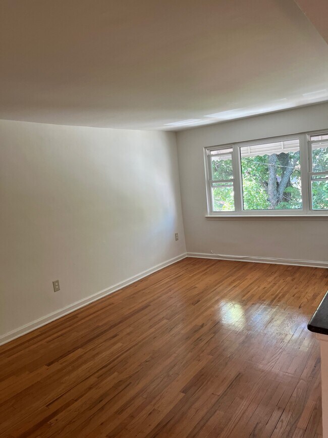 Building Photo - 3720 Bronxwood Ave