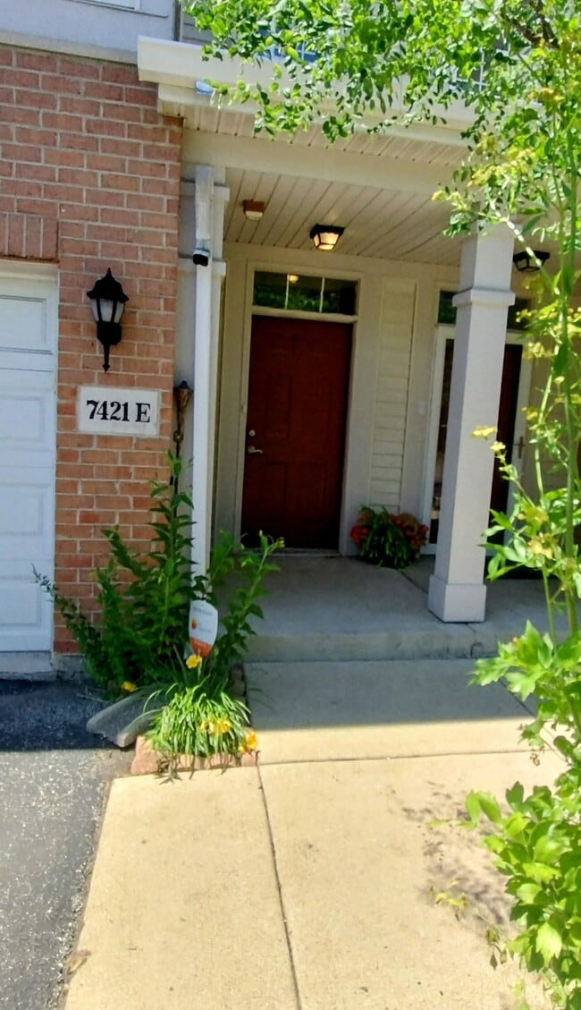 Building Photo - 7421 Claridge Dr