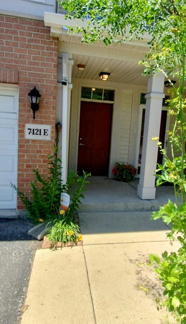 Foto del edificio - 7421 Claridge Dr