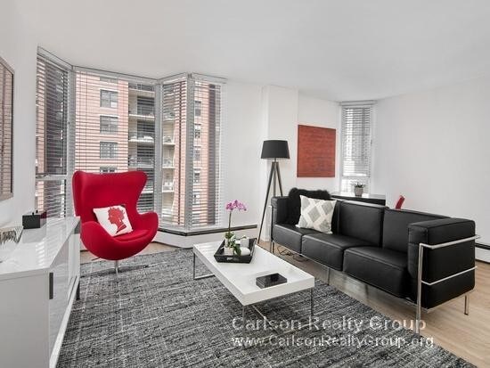 Foto principal - 555 W Chestnut St