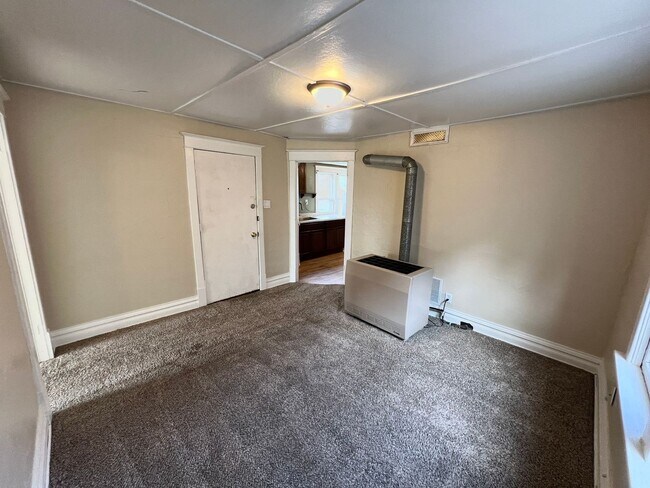 Foto del edificio - AVAILABLE JUNE - Upper 2 Bed 1 Bath in Billings Park Superior