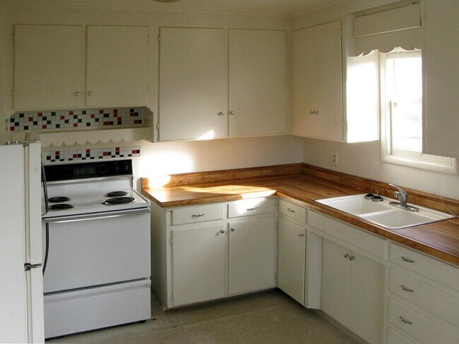 Building Photo - 1412003