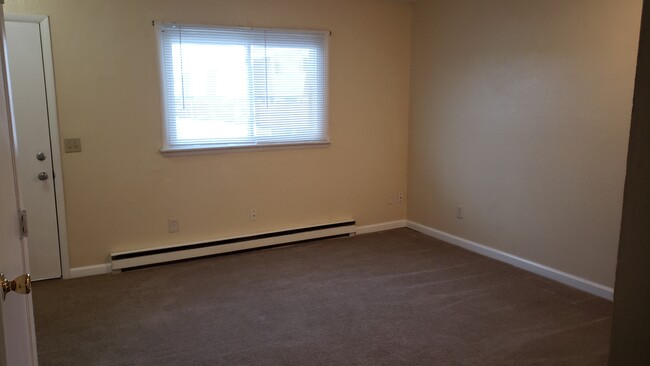 Living Room - 9430 E M 21
