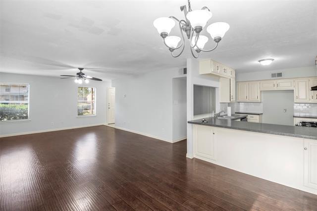 Foto del edificio - 2425 Lakeview Cir