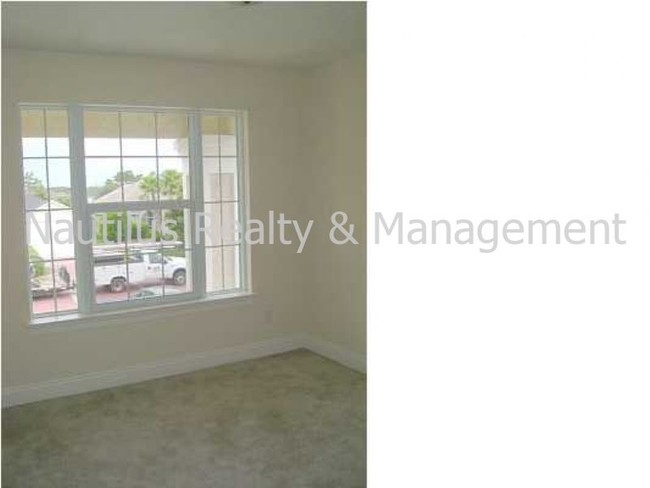 Building Photo - 2501 Pelican Bay Dr