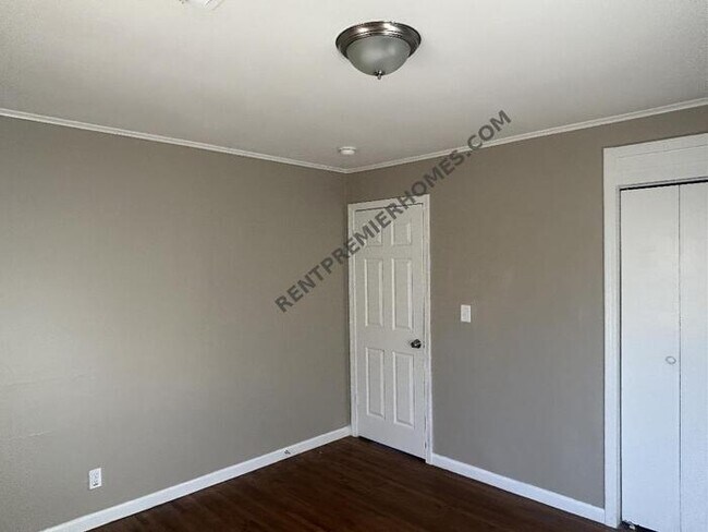 Building Photo - 1410 East 53rd St. Tulsa, OK 74105