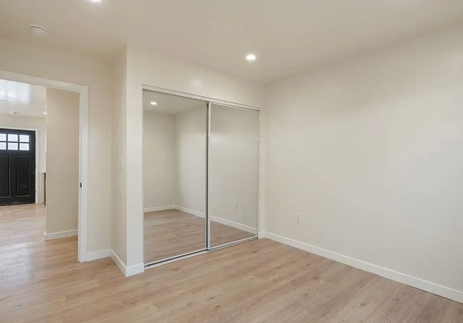 Foto del edificio - 5166 S Manhattan Pl