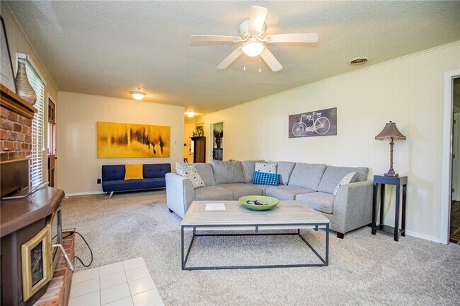 Foto del edificio - 107 NW Winfield Ln