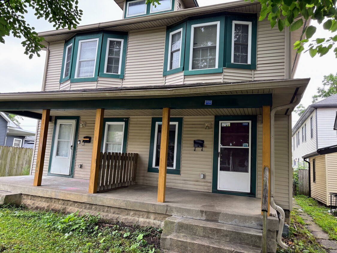 Foto principal - 2305 N Kenwood Ave