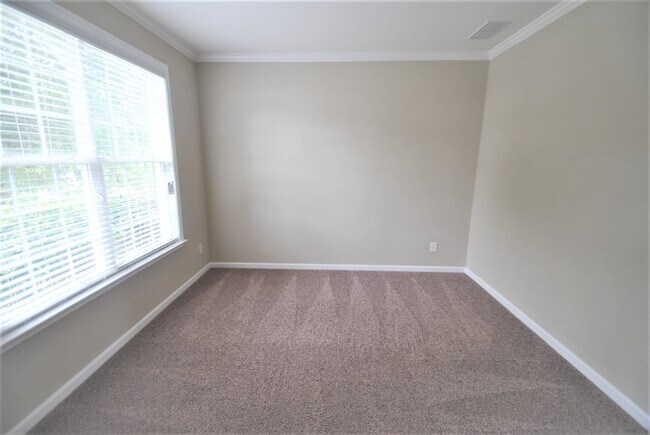 Building Photo - 836 Roxwood Park Ct