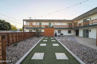 Building Photo - 813 E Marlette Ave