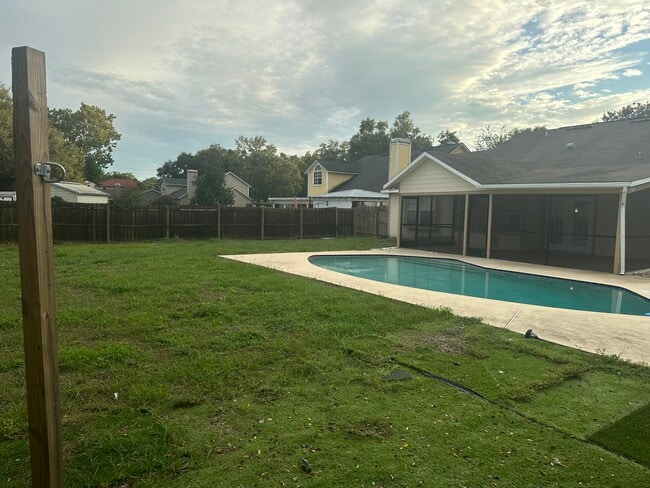 Swimming pool - 2617 Coventry Ln