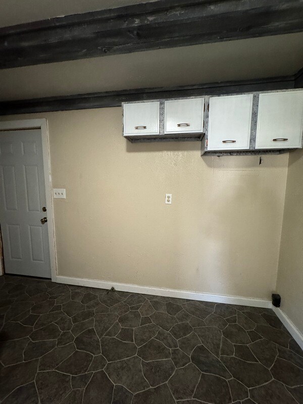Foto del edificio - 1221 Waldman Ave