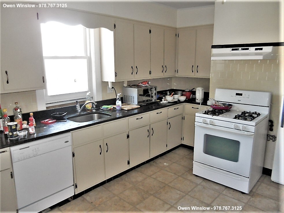 Primary Photo - 11 Larose Pl