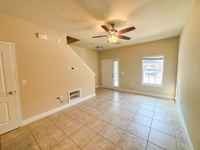 Building Photo - Chase Hollow #40