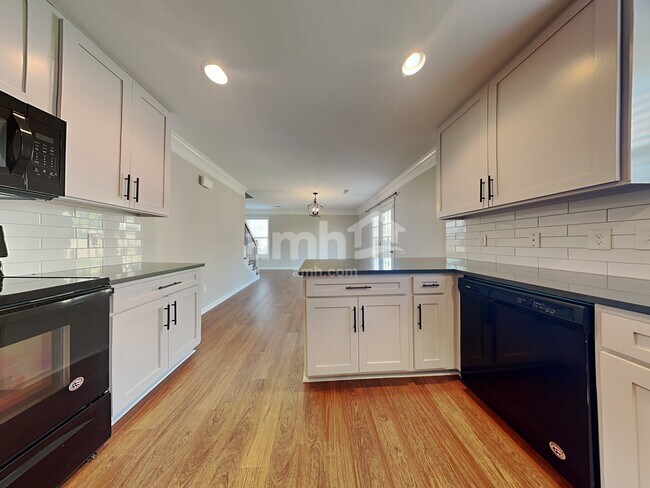 Building Photo - 8124 Cambridge Reserve Dr