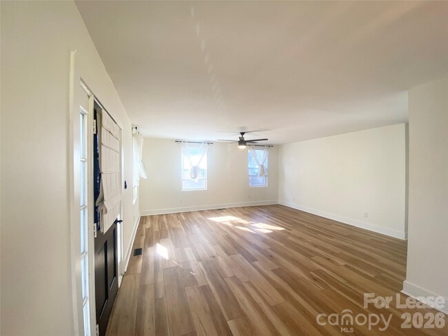 Foto del edificio - 1817 Rush Wind Dr