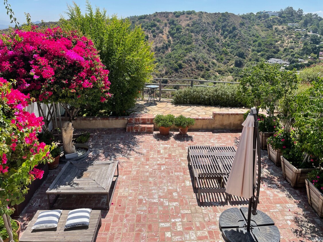 Foto principal - 3648 Beverly Ridge Dr