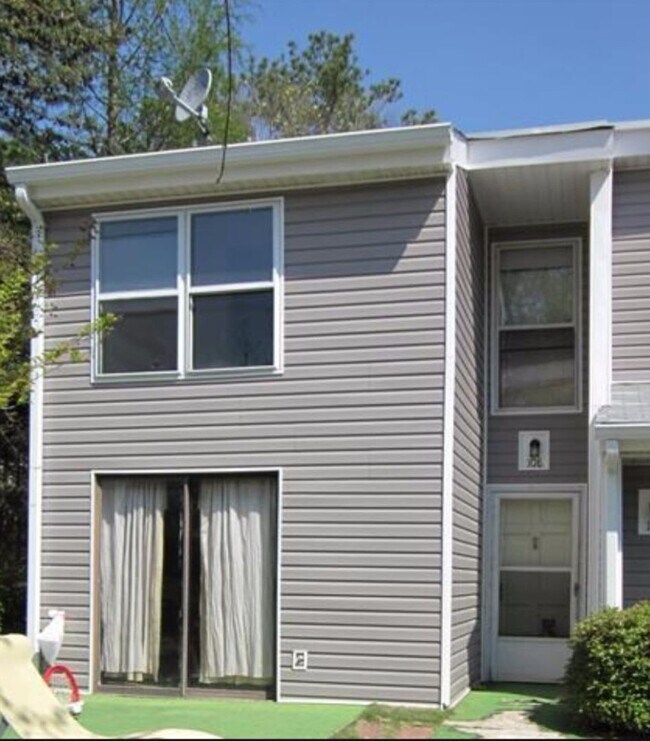 Foto del edificio - 3 Bedroom, 2.5 Bath townhouse Coming Avail...