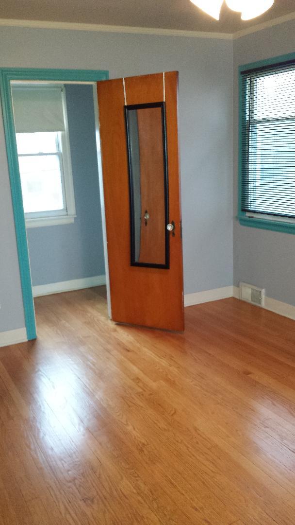 Large Bedroom w/walk-in closet - 9217 Broadway Ave