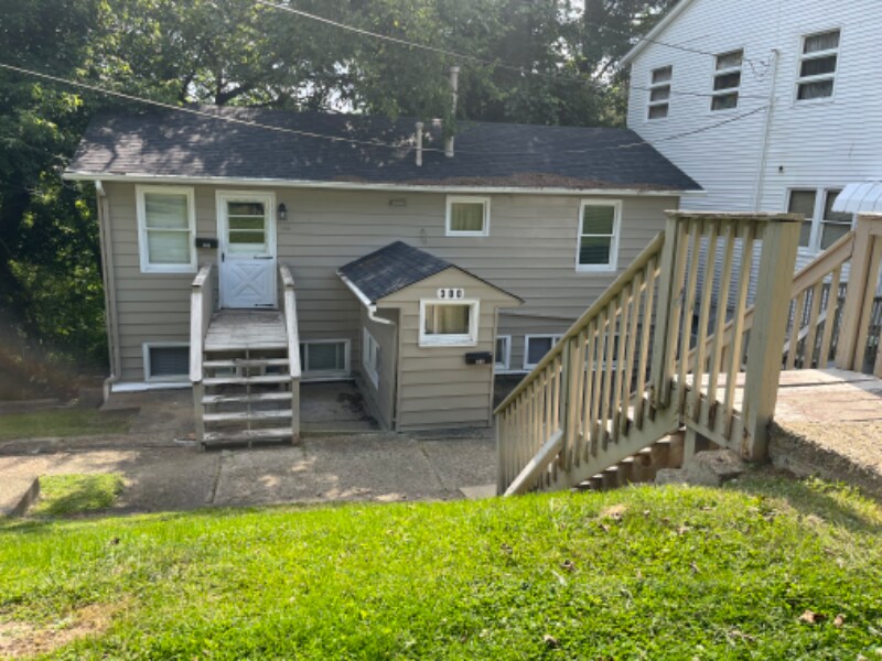 Primary Photo - 300 Vincennes Ave